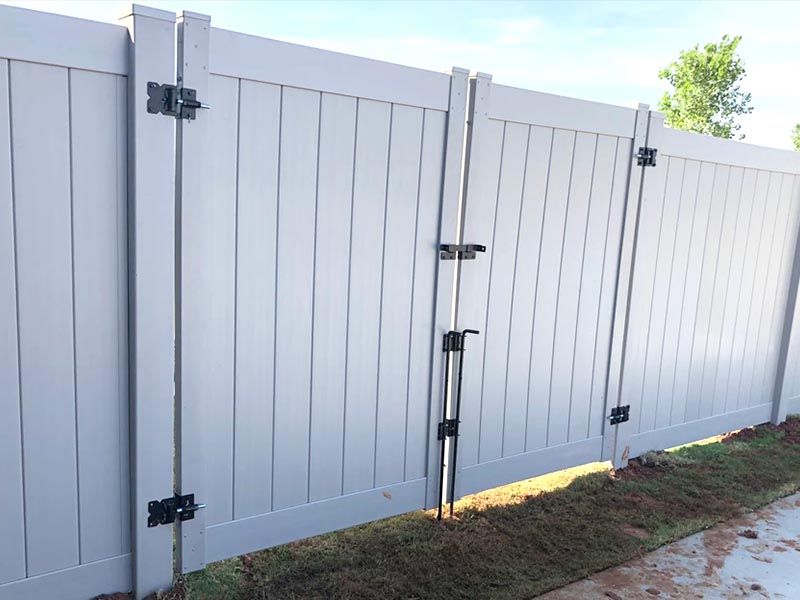 Oklahoma City commercial vinyl fence