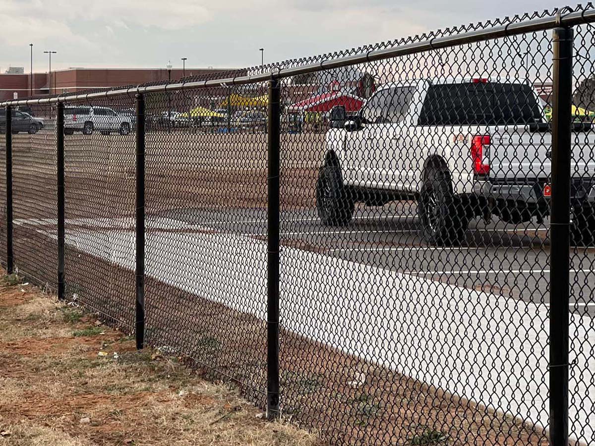 Mustang Oklahoma commercial fencing company